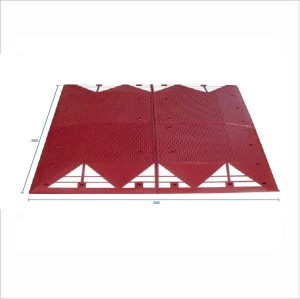 Próg zwalniający gumowy wyspowy duży QUARTET 3000 mm x 1800 mm x 65mm