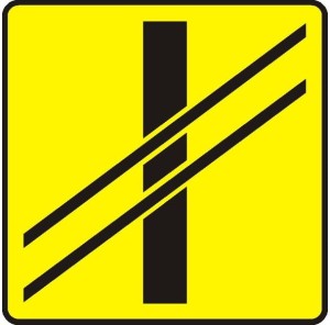 Znak T-7 - Tabliczka wskazująca układ torów i drogi na przejeździe - I Generacja 600x600mm