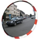 Lustro POLYMIR U-18a z cienką biało-czerwoną ramą średnica 600 mm