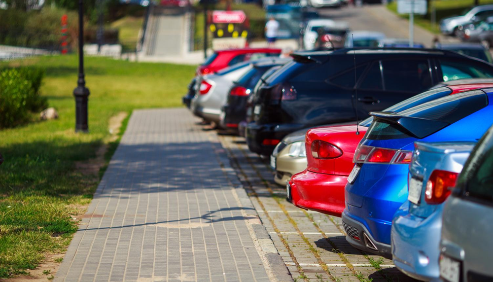 Przywłaszczenie miejsca parkingowego - obowiązki zarządcy terenu i skuteczne oznakowanie